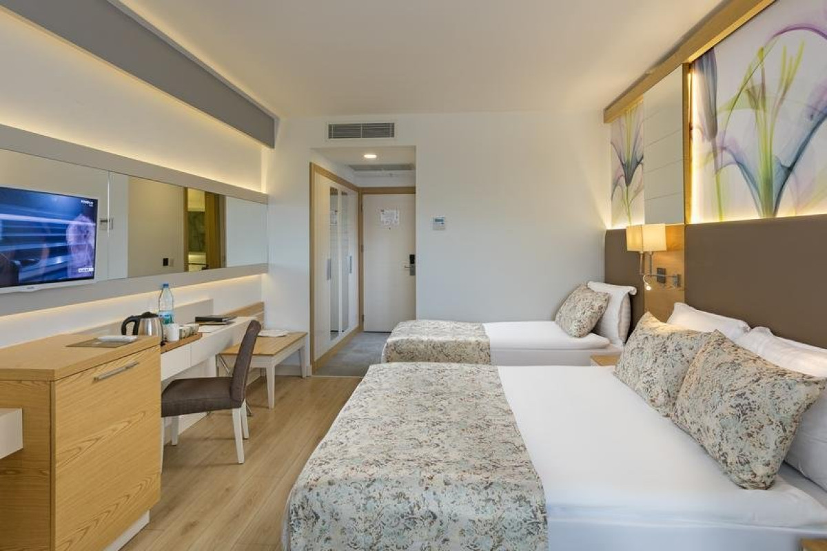 GLAMOUR RESORT AND SPA