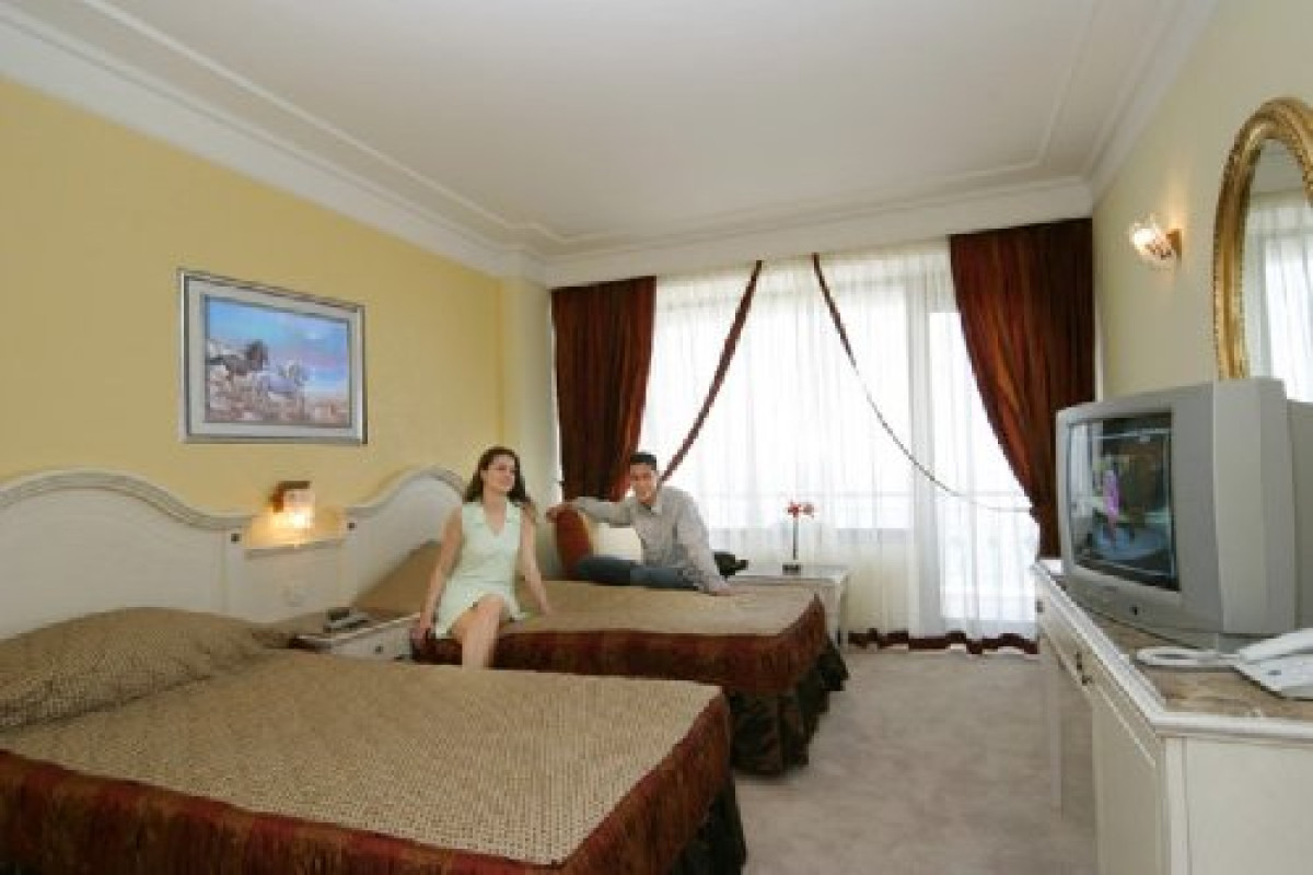 PALACE HOTEL