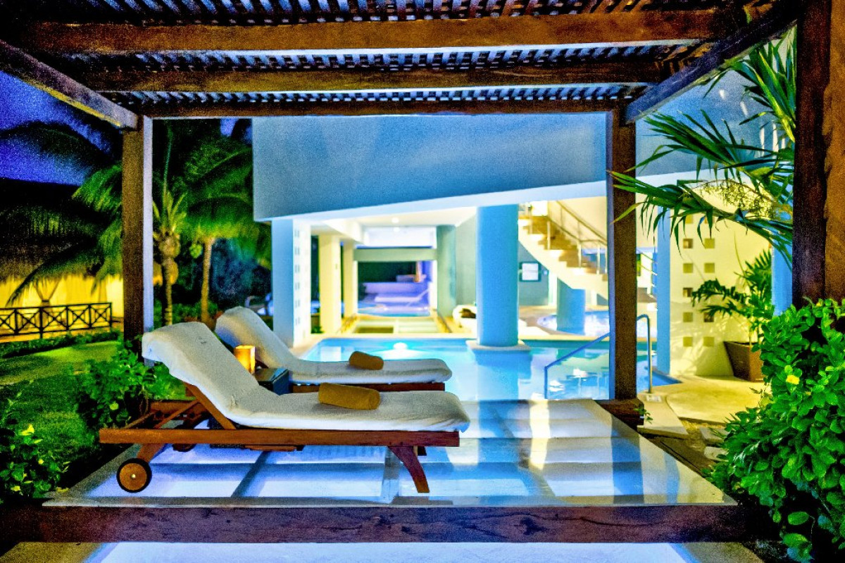 Bluebay Grand Esmeralda