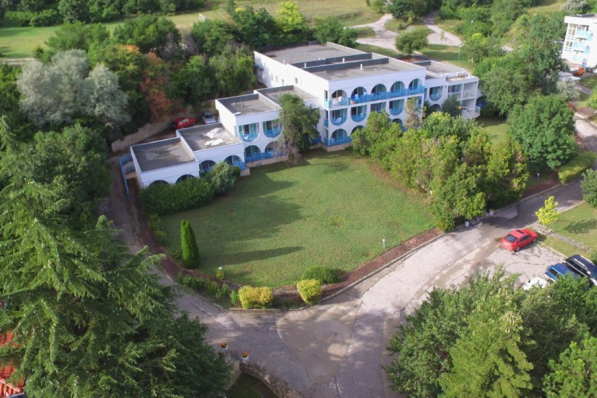 WHITE LAGOON  RESORT