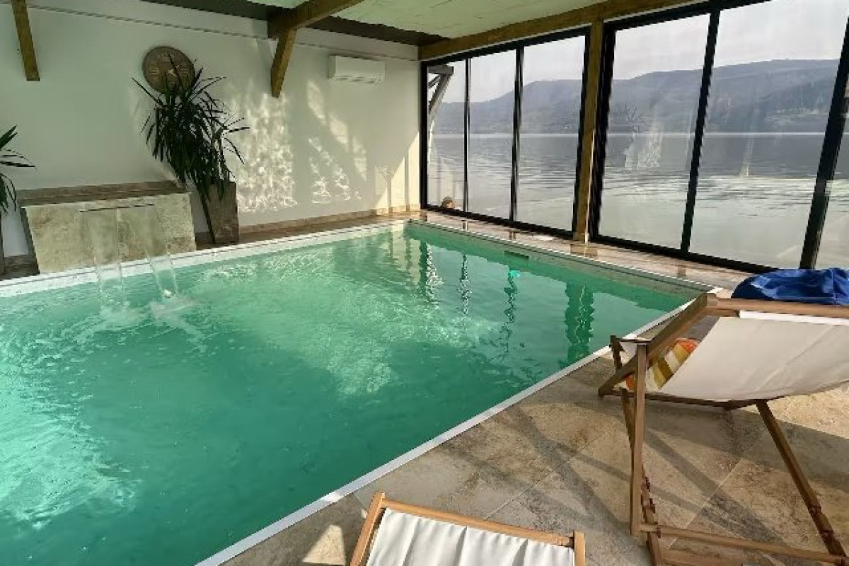 . Riviera 990 Ambasador Camere de inchiriat