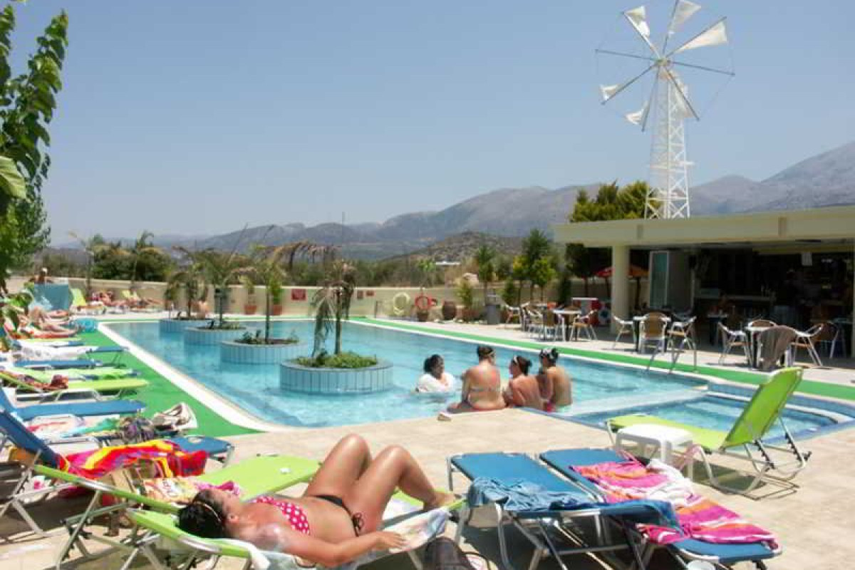 Nikos Hotel  (rec 2*)