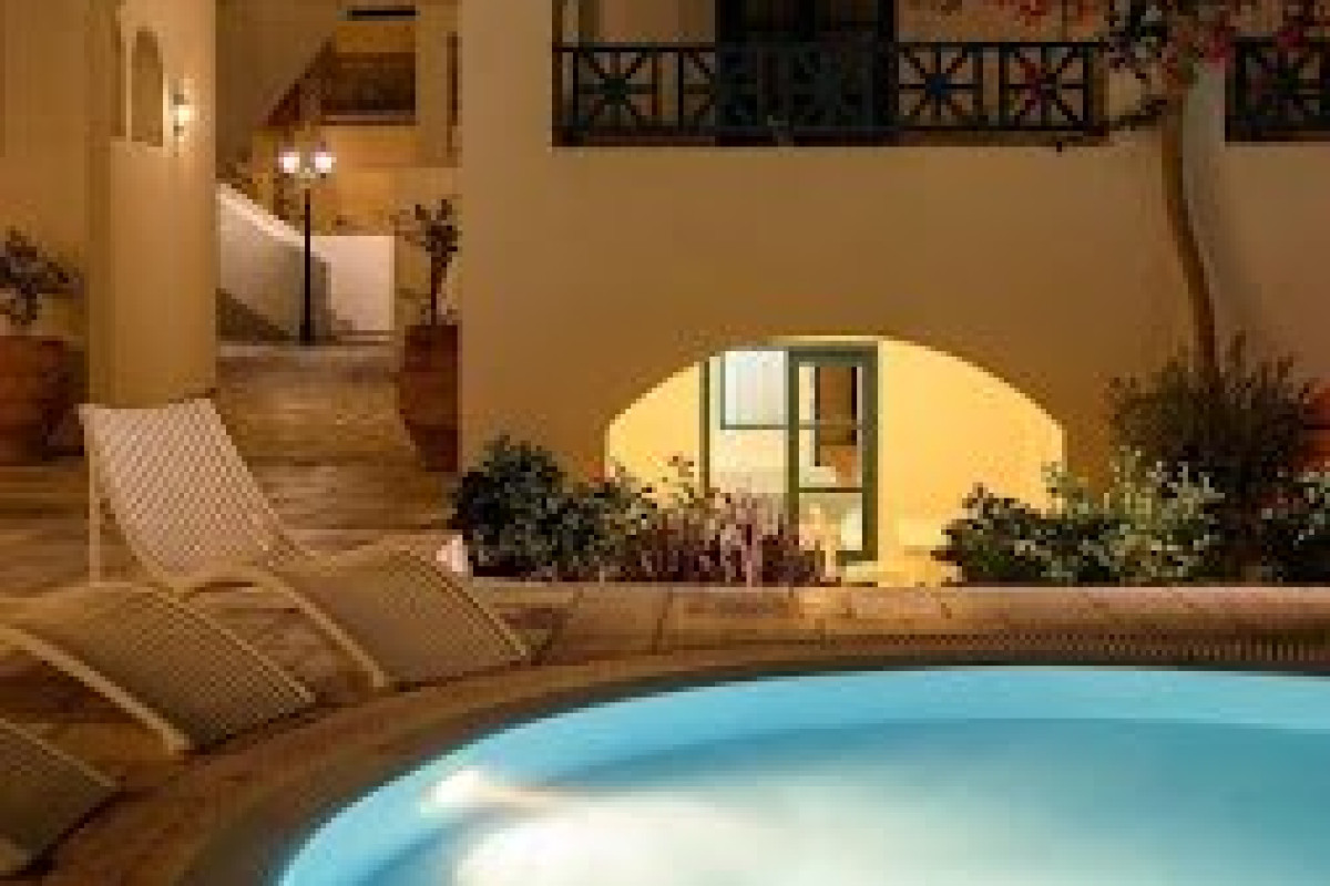 Veggera Hotel (Perissa Santorini)