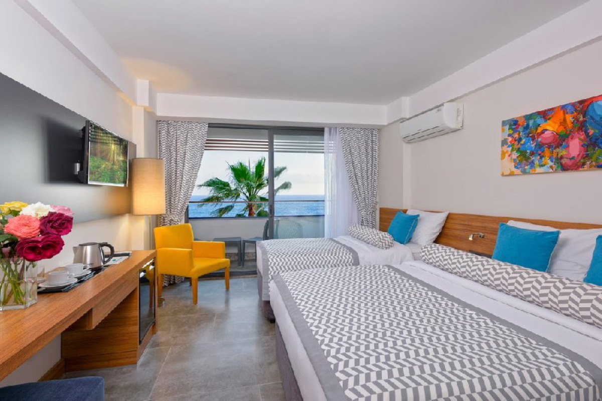 FLORIA BEACH HOTEL