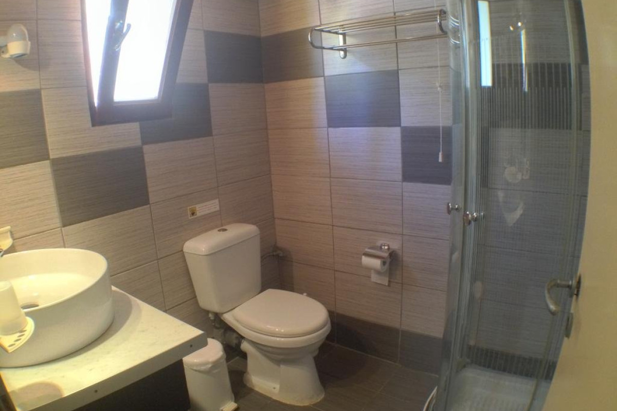 Politia Hotel (F)