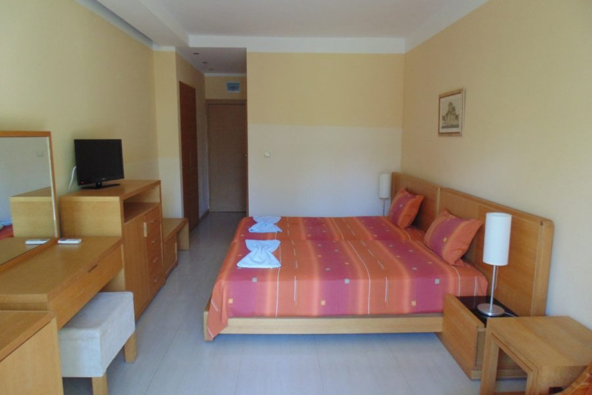 PARK HOTEL OASIS (dublat)