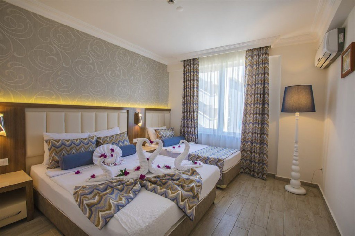 CLUB BIG BLUE SUITE HOTEL