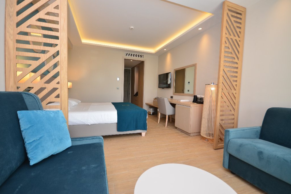 ALMYROS BEACH HOTEL (Acharavi) (C)