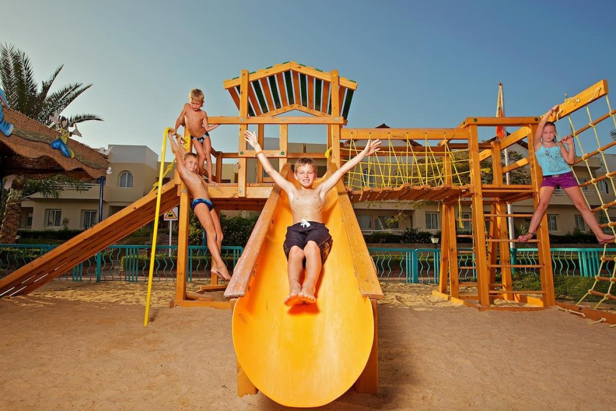 GOLDEN BEACH RESORT