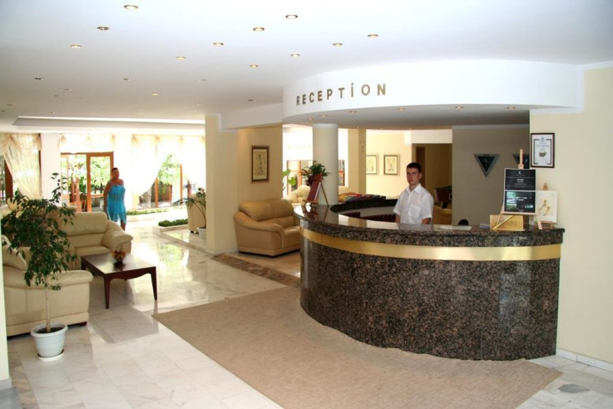 PARK HOTEL OASIS (dublat)