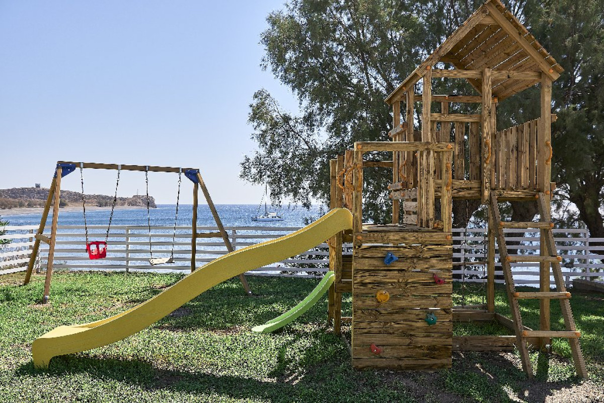 Dimitra Beach Hotel and Suites (Agios Fokas)