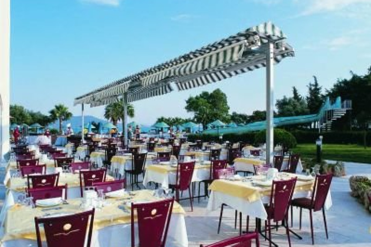 THE HOLIDAY RESORT HOTEL