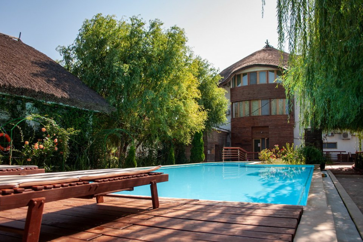 Paradise Delta House - Crisan