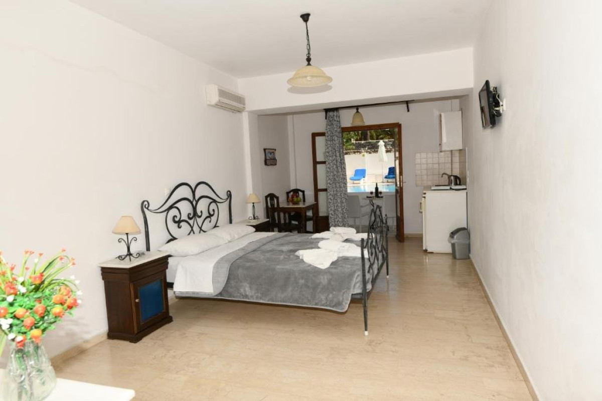 Sunflower Hotel Santorini (Kamari)