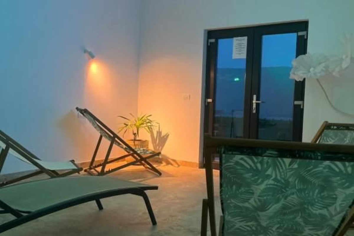 . Riviera 990 Ambasador Camere de inchiriat