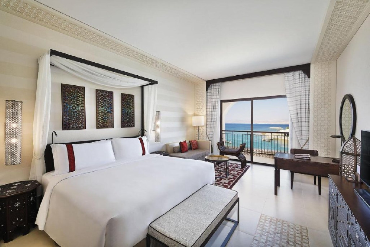 Al Manara Luxury Hotel