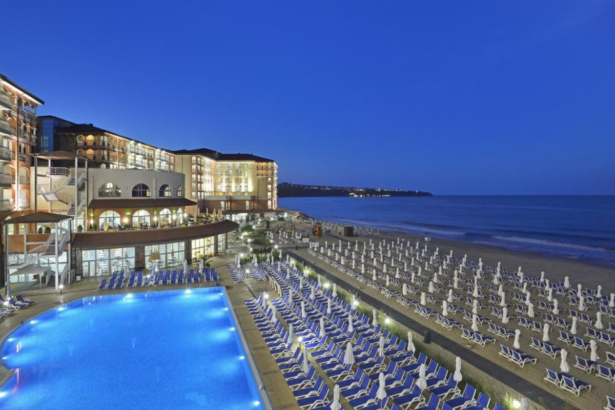SOL LUNA BAY RESORT