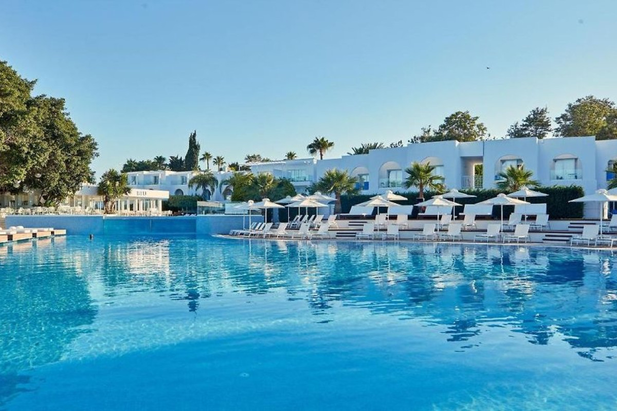 SO WHITE CLUB RESORT