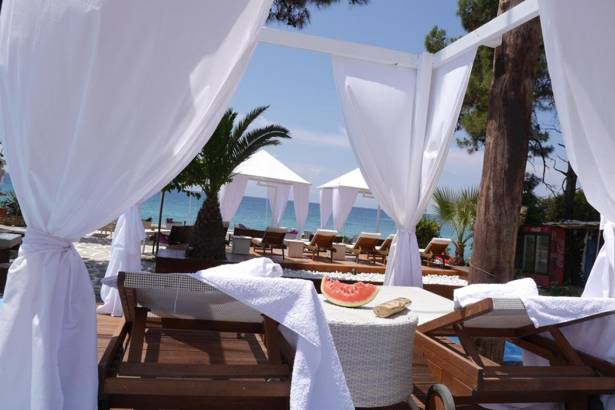 Kapahi Beach Hotel ( Pefkari)