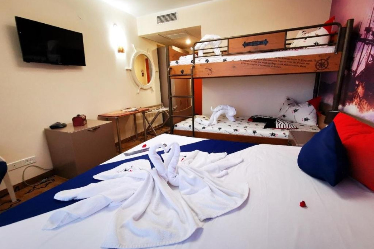 HOTEL PIRATES RESORT.