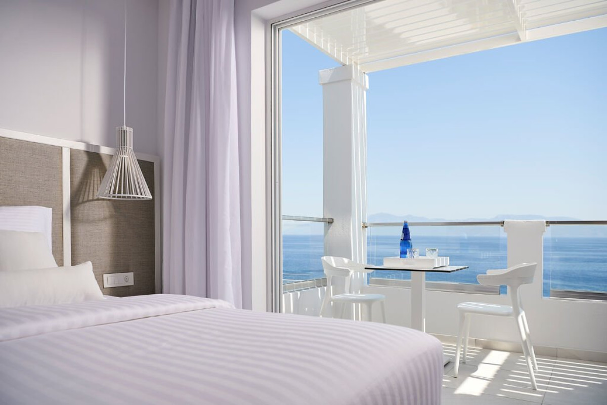 Dimitra Beach Hotel and Suites (Agios Fokas)