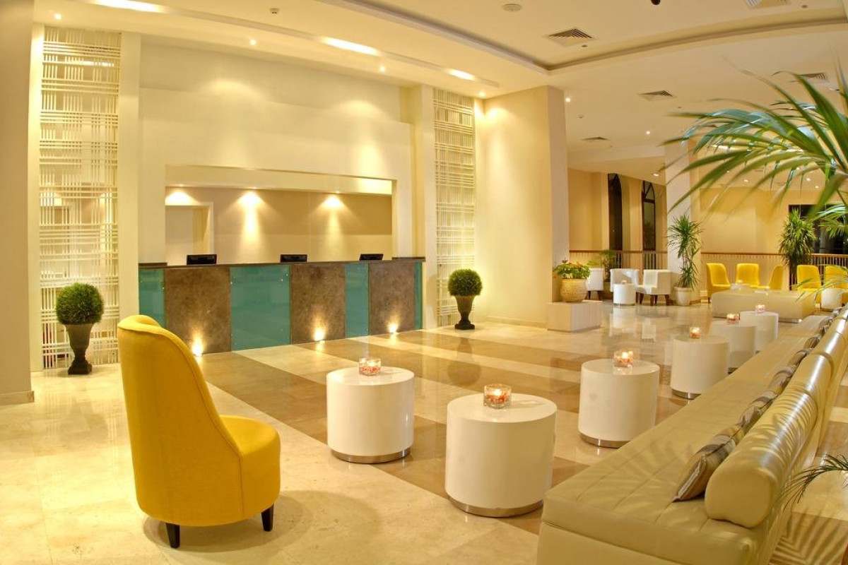 Coral Sea Aqua Club Resort