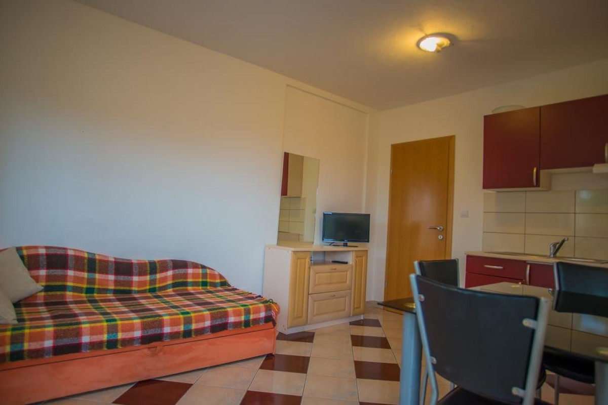 Apartments Nina (Promajna)