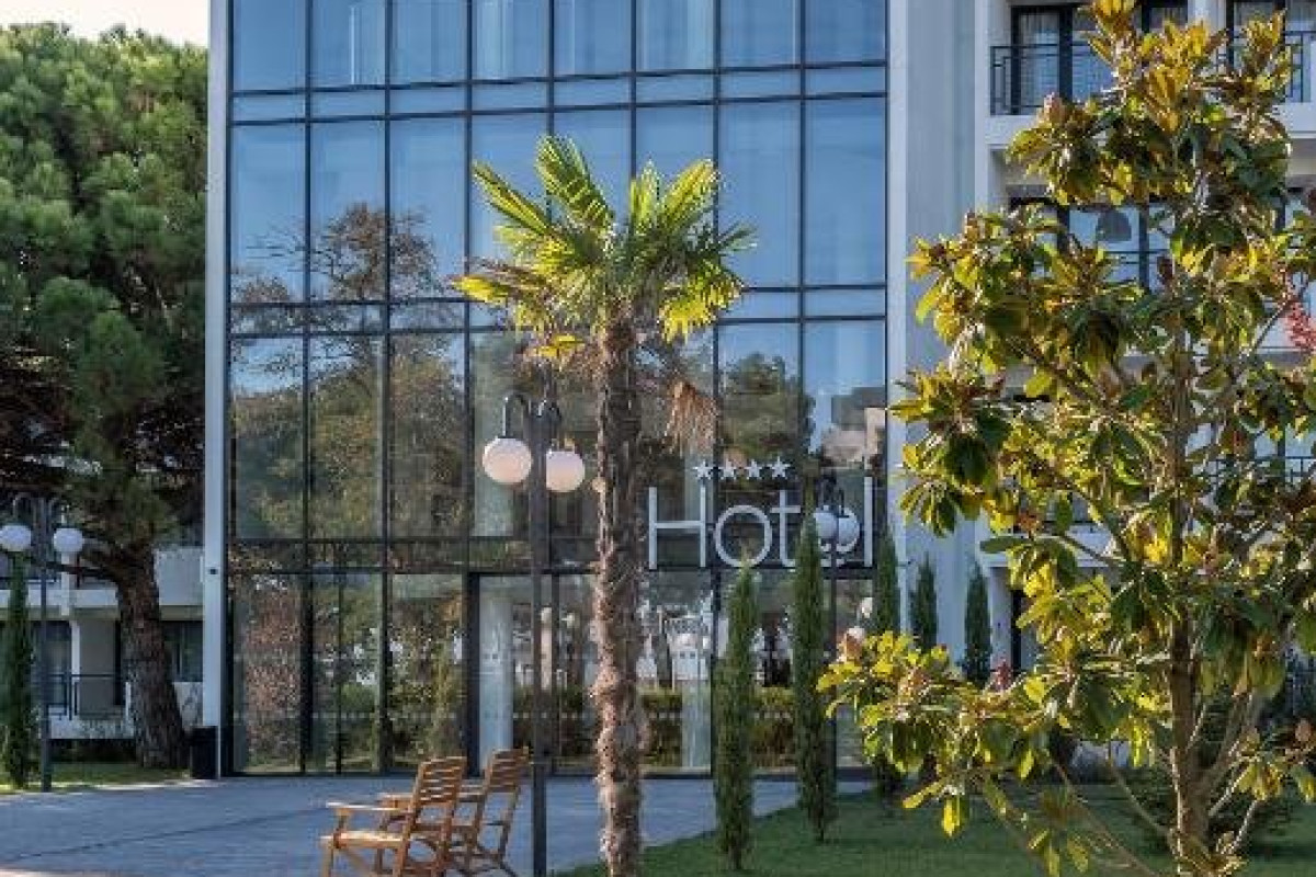 I Hotel