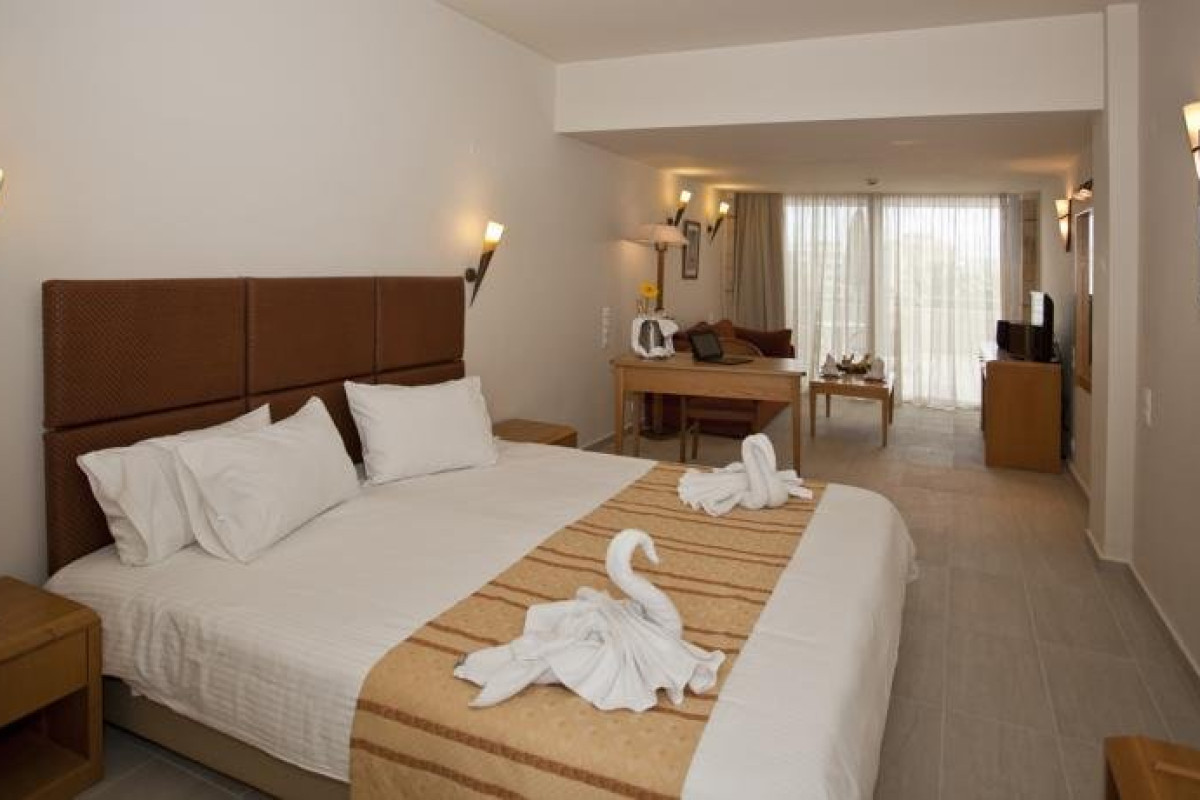 Minos Hotel (K)