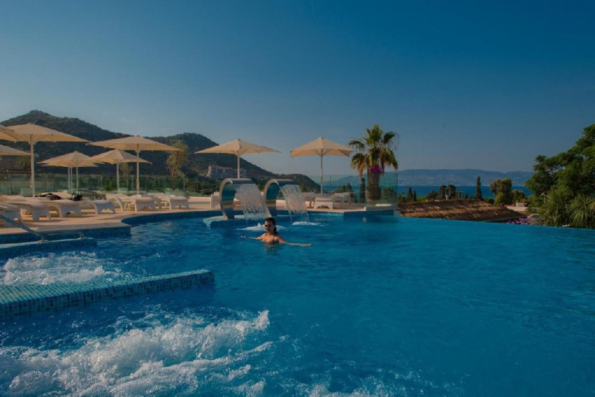 BELLAZURE HOTEL