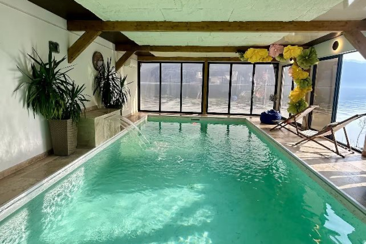. Riviera 990 Ambasador Camere de inchiriat