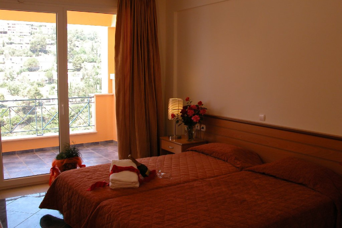 ITHEA SUITES HOTEL (Ermones) (C)