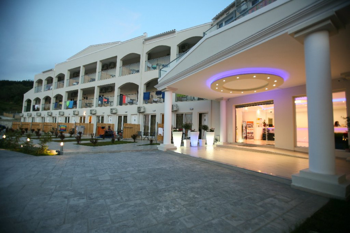 SAINT GEORGE PALACE (Agios Georgios)