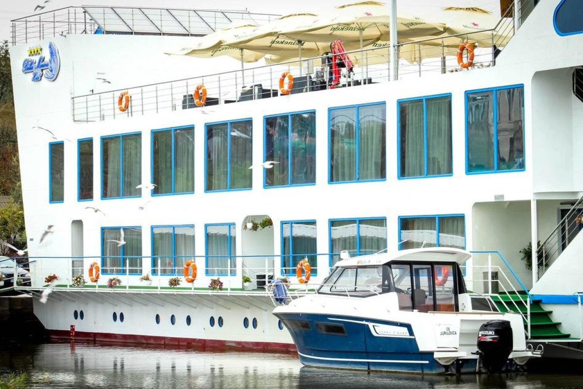 Bella Marina - Hotel plutitor