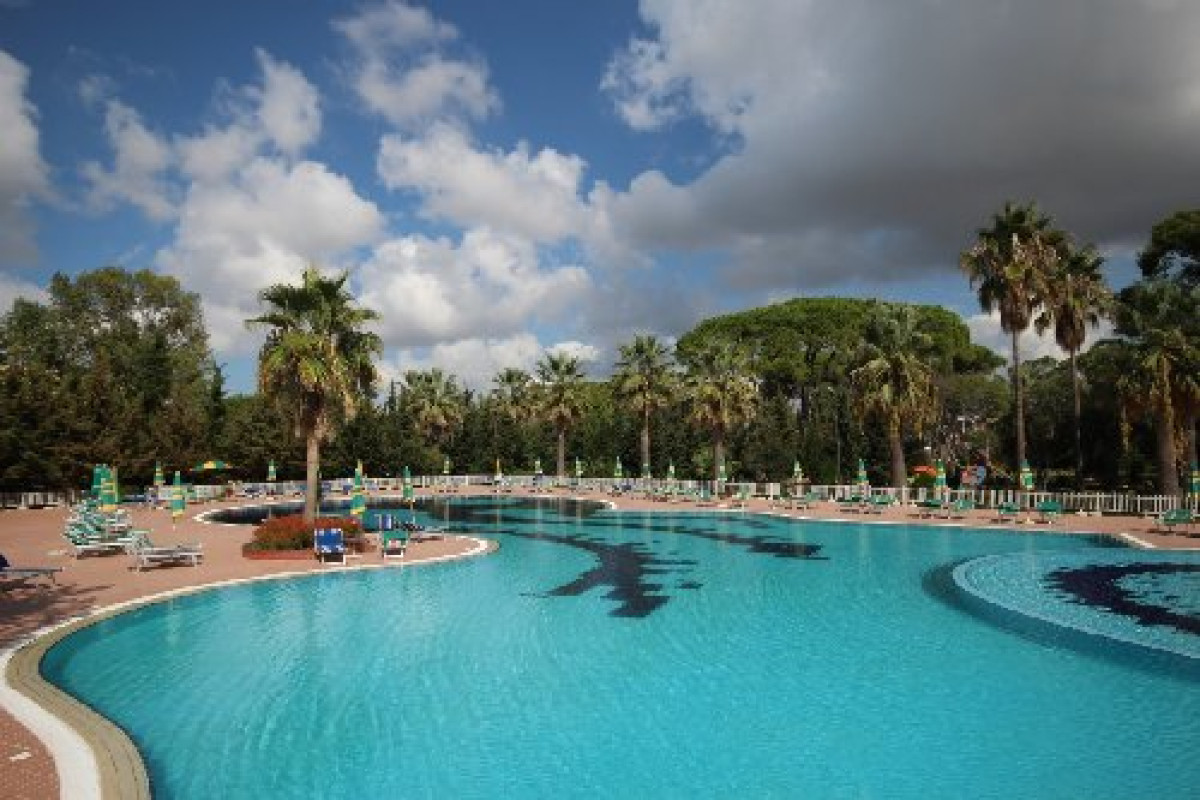 Tropikal Resort Hotel (Durres)