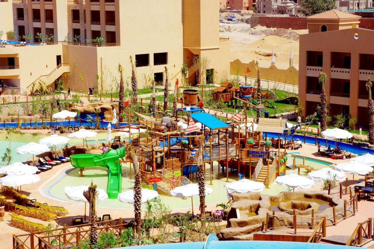 Coral Sea Aqua Club Resort