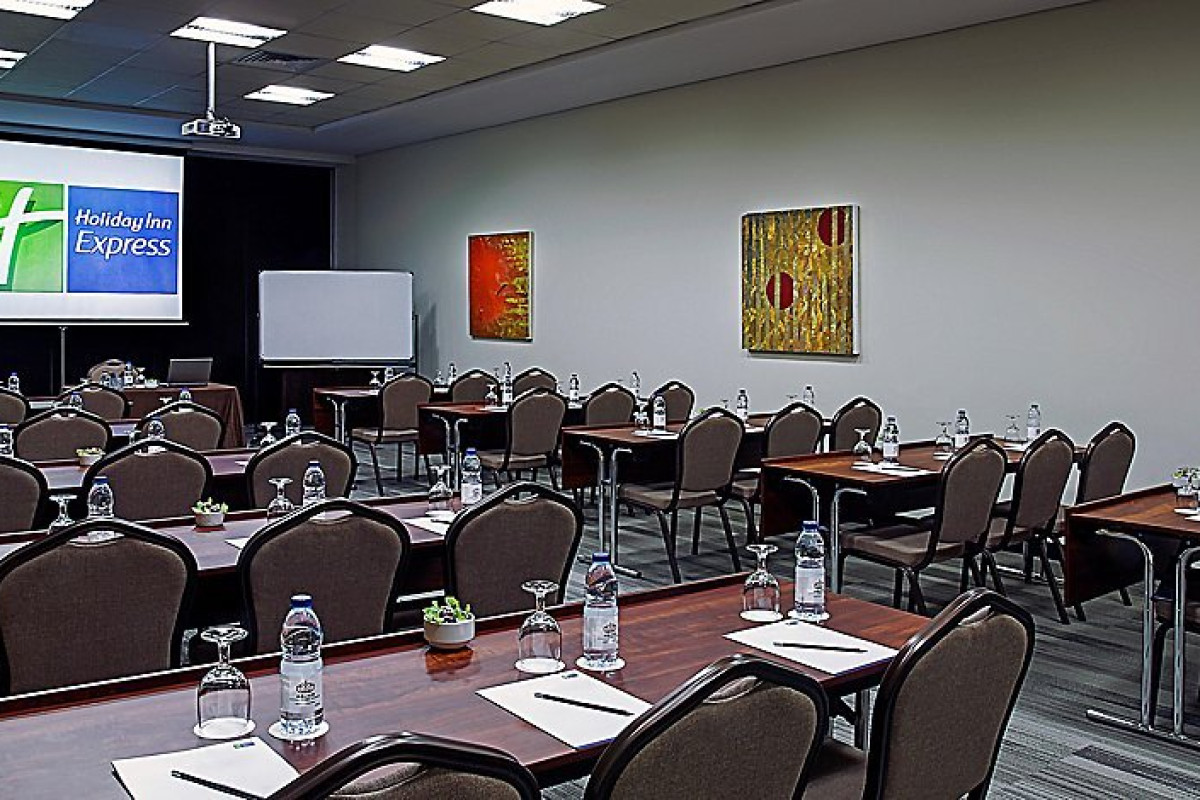 HOLIDAY INN EXPRESS DUBAI INTERNET CITY
