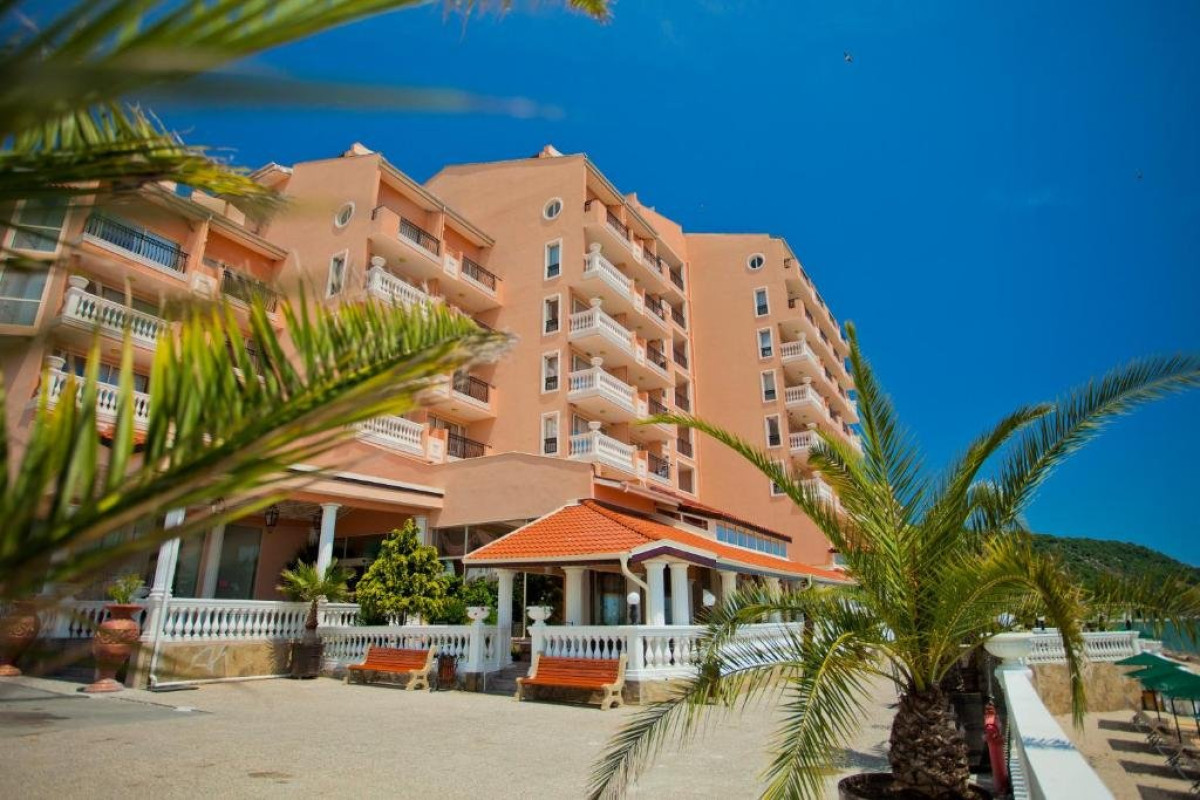 ROYAL BAY