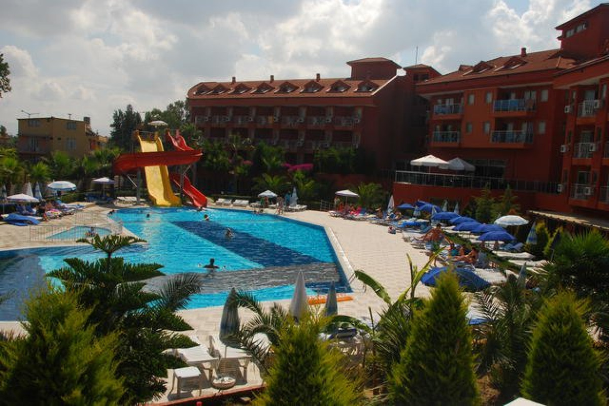 CLUB SIDE COAST HOTEL