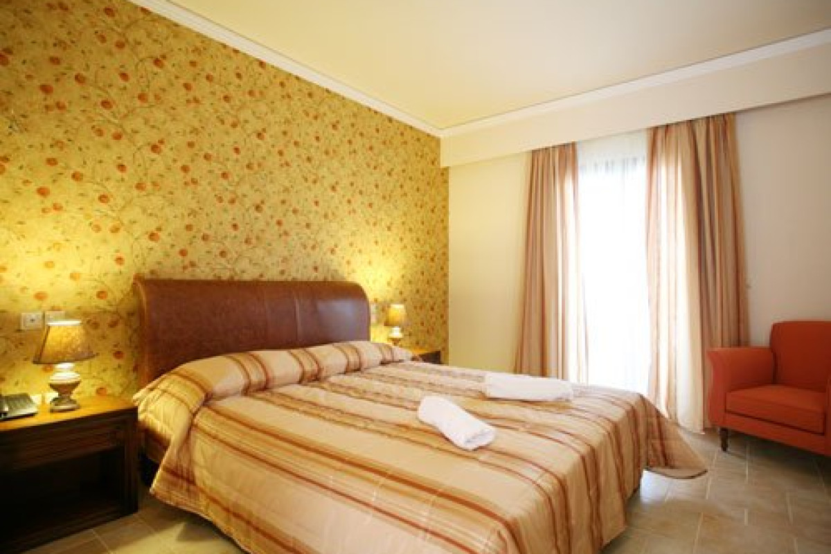 Tesoro Hotel (Nikiana) (F)