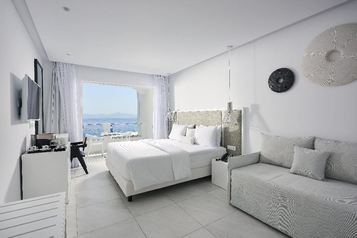 Dimitra Beach Hotel and Suites (Agios Fokas)