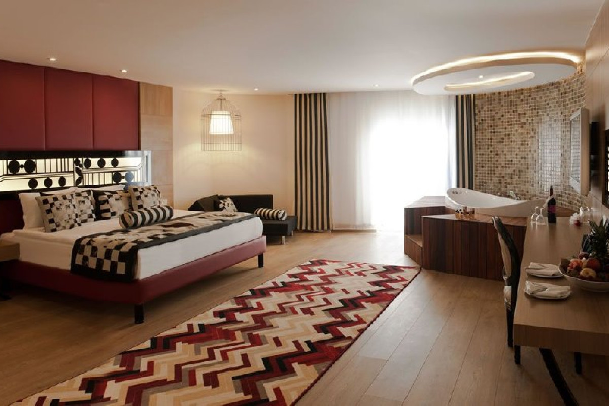 DELPHIN IMPERIAL