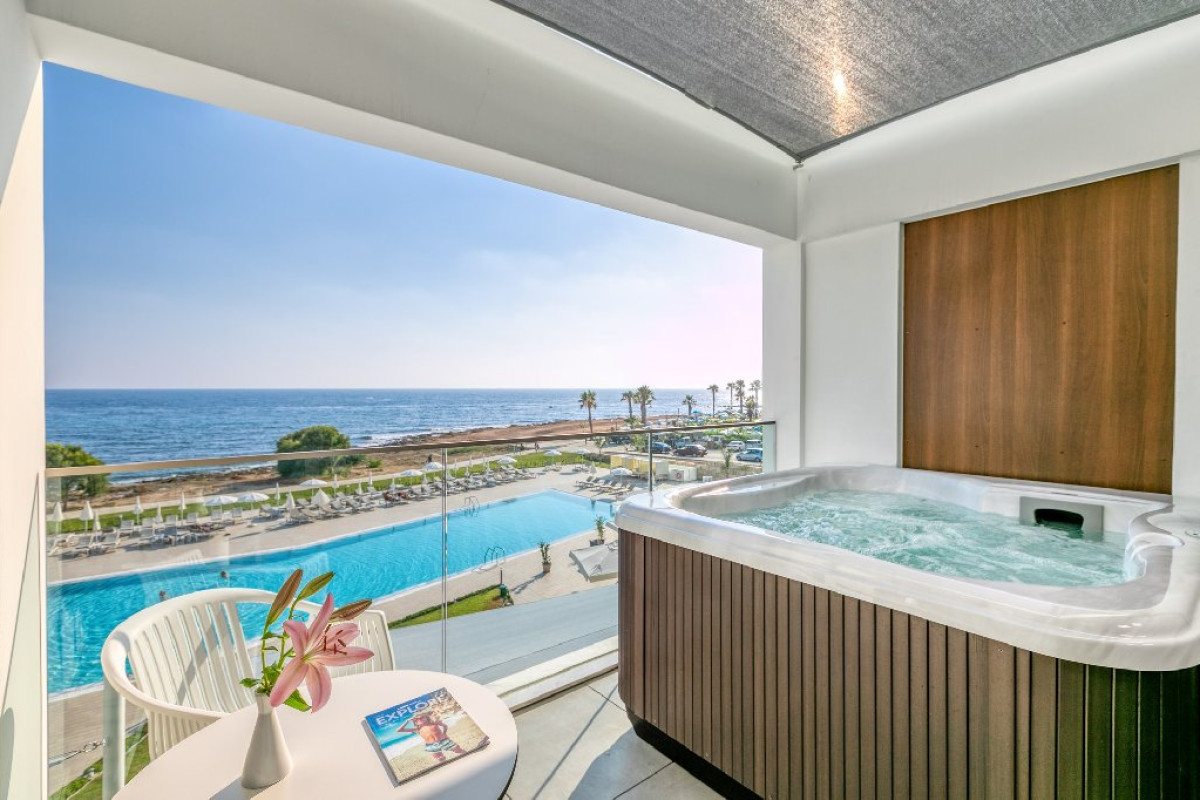 THE IVI MARE/ ADULTS ONLY