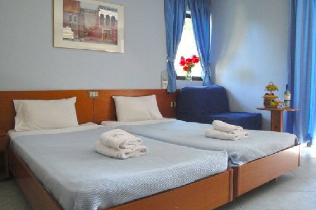 Dionyssos Hotel and apartments (Chanioti- Kassandra)