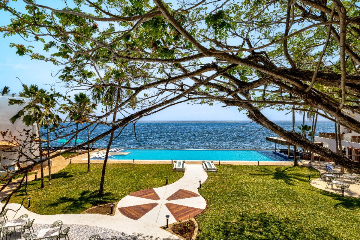 Bamburi Beach Resort (R)