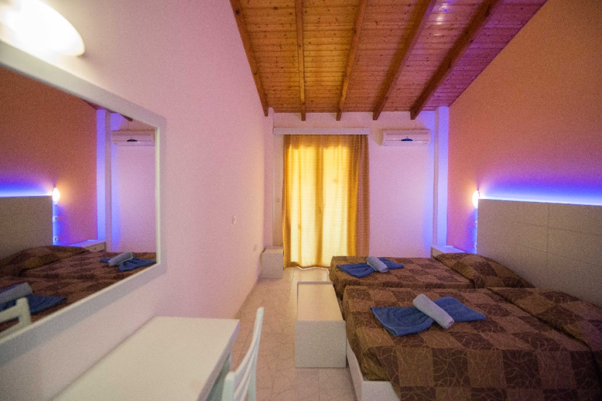 Silver Beach (Adults Only 16+) (Roda)
