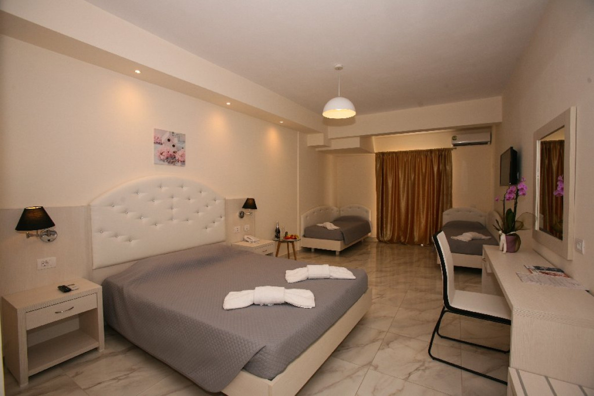 SAINT GEORGE PALACE (Agios Georgios)