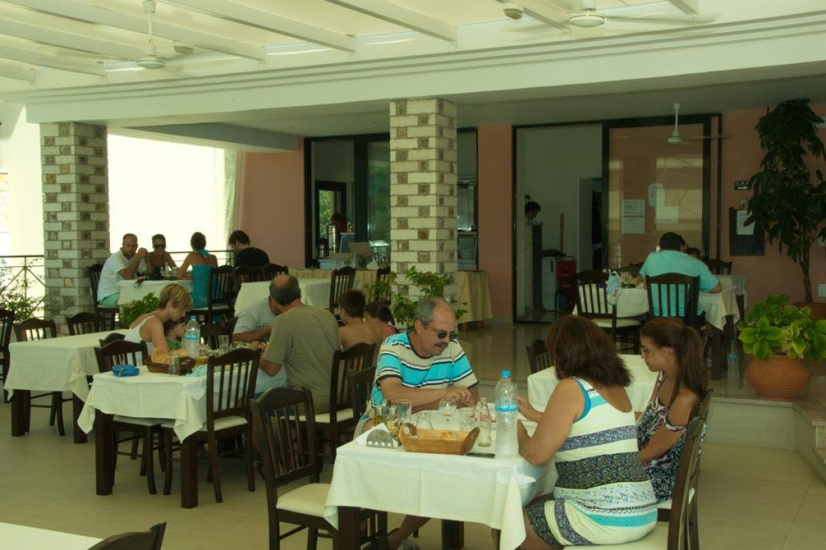 Perdika Resort (Karavostasi)