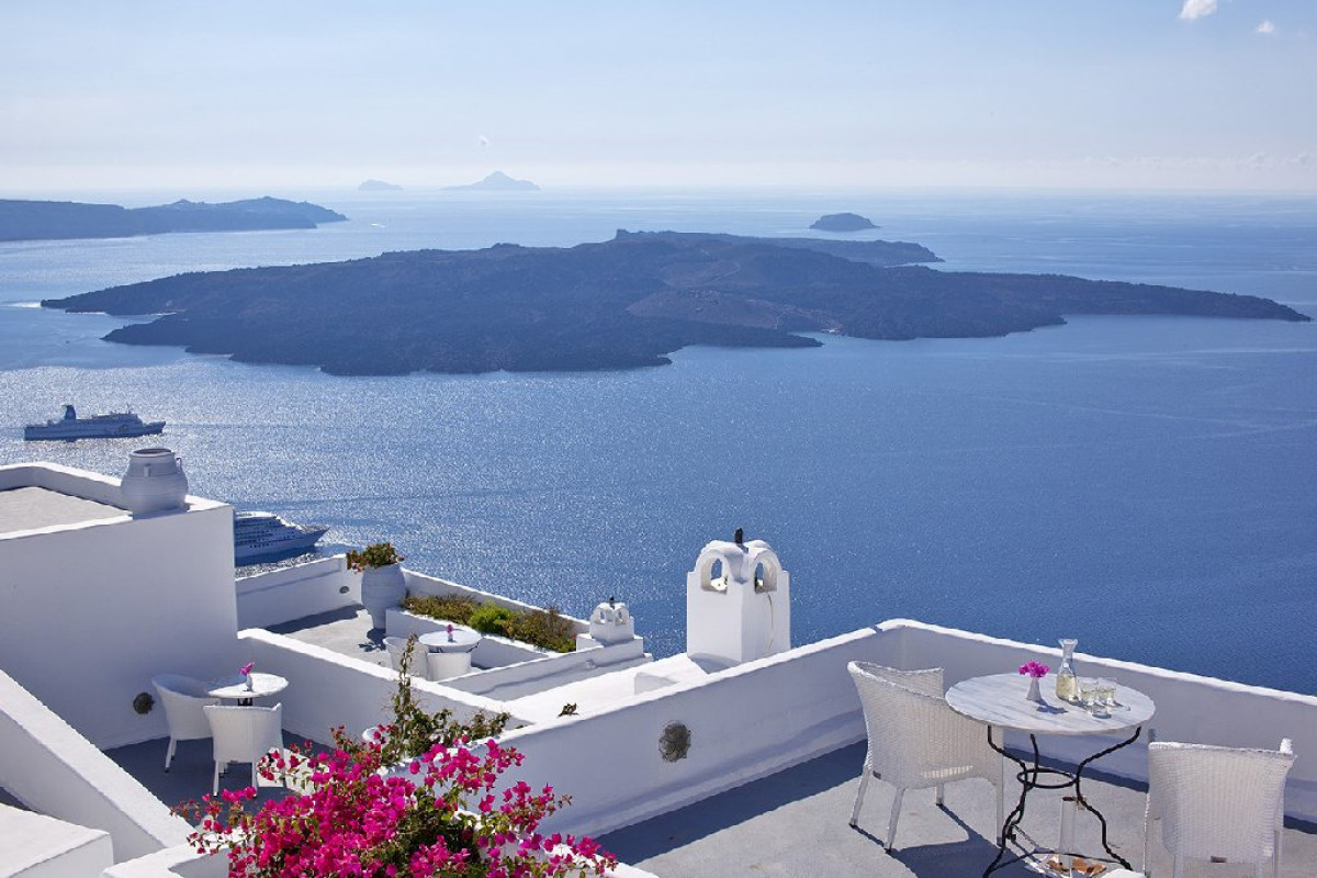 Cliffside Suites (Firostefani - Santorini)