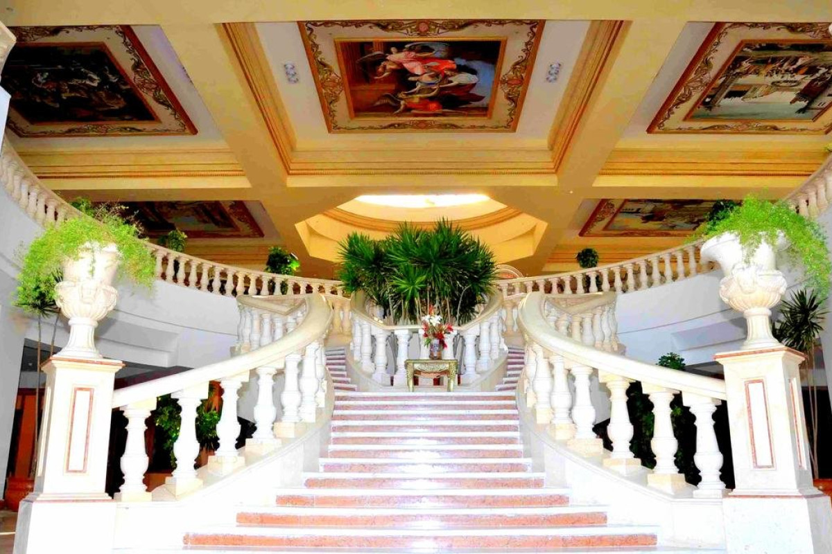 TITANIC PALACE  (draft)